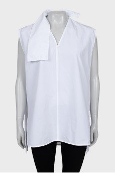 Blouse with asymmetric collar