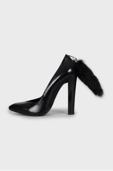 Shoes with removable fur trim