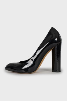 Black patent leather pointed toe shoes