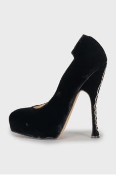 Velvet shoes decorated with crystals