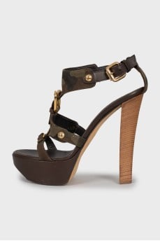 Textile sandals in military print
