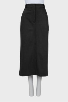 Fitted black skirt