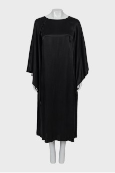 Straight dress with a cape
