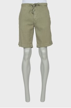 Men's shorts with drawstring pockets
