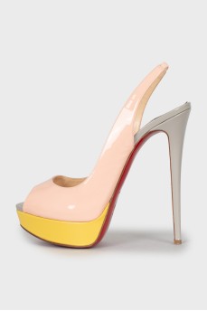 Leather shoes with contrasting soles