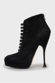Suede ankle boots with back zip