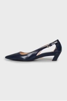 Blue leather pointed toe shoes