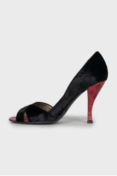 Shoes made of two types of leather
