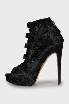 Suede ankle boots with perforation