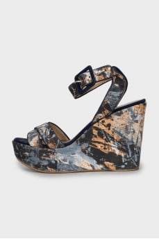 Textile sandals with a print on a wedge heel