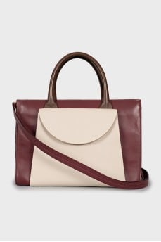 Leather bag with massive clasp