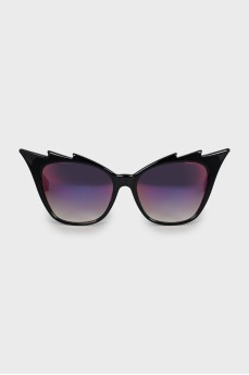 Sunglasses with a figured frame