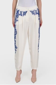 Pants with blue embroidery with tag