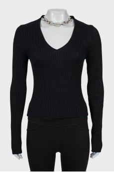 Pullover decorated with a chain with crystals