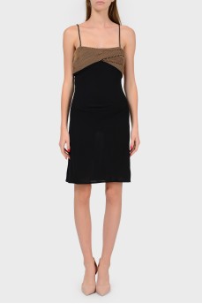 Dress with an insert on the chest