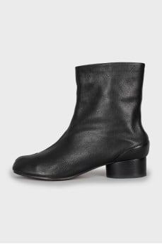 Tabi boots