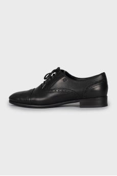 Lace-up shoes with perforation