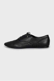 Leather shoes with almond toe