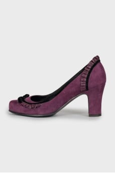 Suede shoes with ruffles