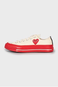 Sneakers with accent soles
