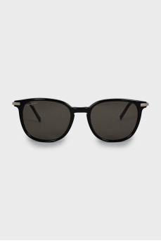 wayfarer sunglasses with tag