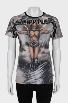 Gray T-shirt decorated with rhinestones