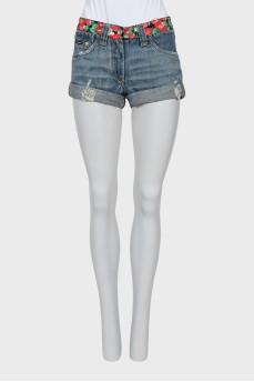 Denim shorts with printed belt
