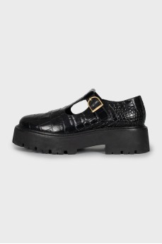 Leather shoes with embossing and perforation