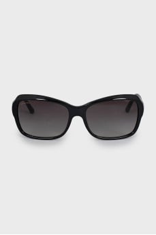 Sunglasses with rhinestones on the temples