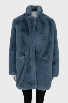 Straight cut fur coat with hooks