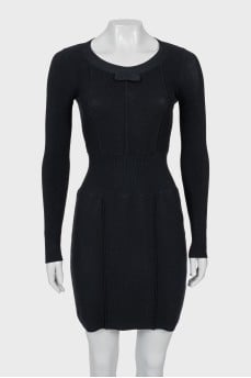 Fitted dress with long sleeves