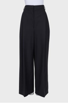 Wide black trousers