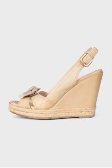 Leather sandals with textile bow