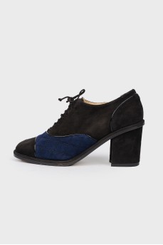 Black shoes with a blue suede insert