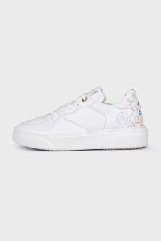 Sneakers by The Coat x Noova