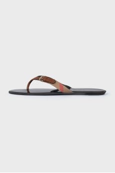 Leather flip flops with print
