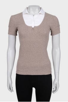 T-shirt with white collar