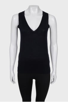Black T-shirt with tag