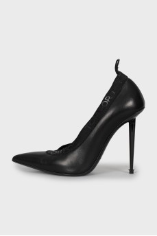Leather shoes with brand logo