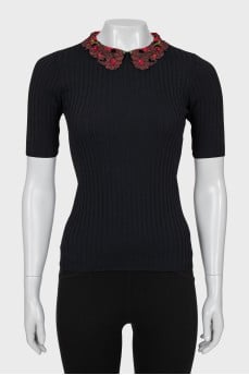 T-shirt with embroidered collar