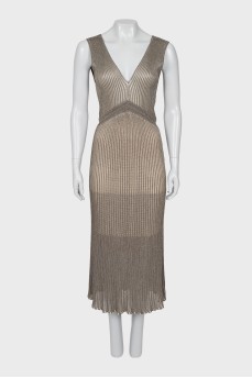 Fitted dress with a cutout