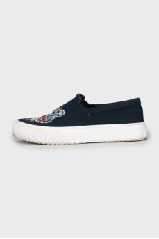 Textile slip-ons with embroidery