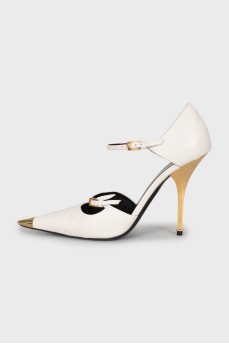 Leather shoes with golden toe