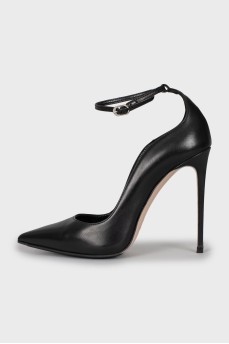 Black pointed toe