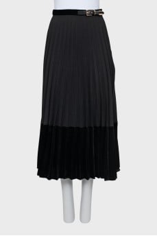 Pleated skirt with velvet insert