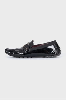 Men's loafers with metal logo