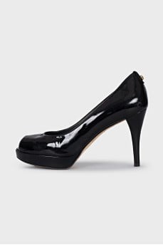 Black open toe shoes