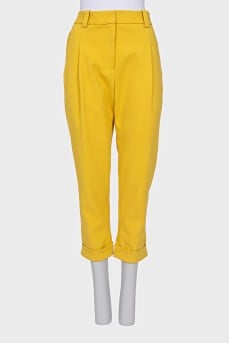 Yellow cropped trousers