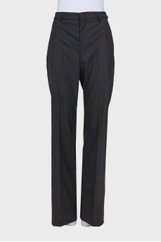 Straight trousers with decorative buttons