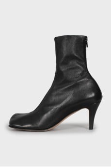 Leather ankle boots with square toe